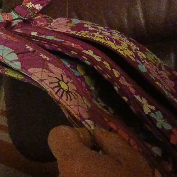 GREAT CONDITION VERA BRADLEY PURPLE FLORAL CROSSBODY BAG W/4 ZIPPER POCKETS - Picture 4 of 11